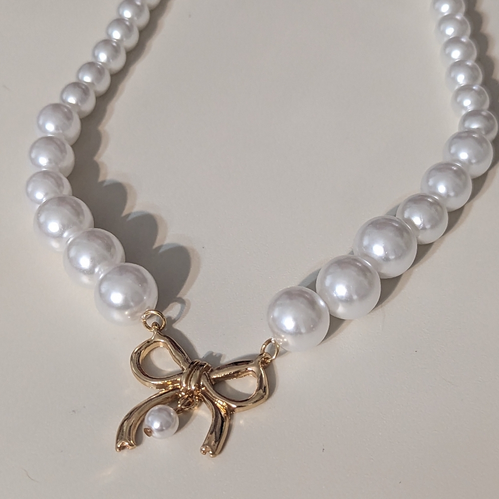 Faux Pearl & Gold Bow Necklace NEW!